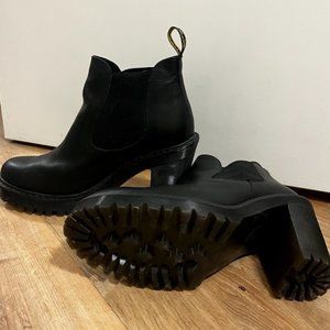 Dr. Martens Boots | Womens HURSTON LEATHER HEELED CHELSEA BOOTS